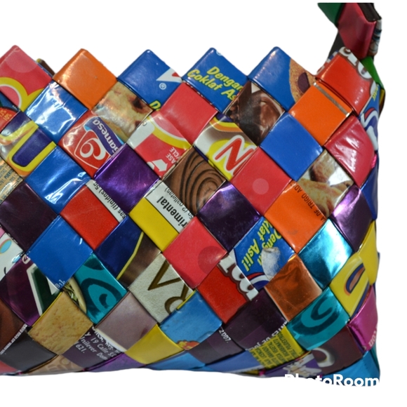 Like new Candy Wrapper purse. Recycled candy/gum wrapper - Picture 4 of 15